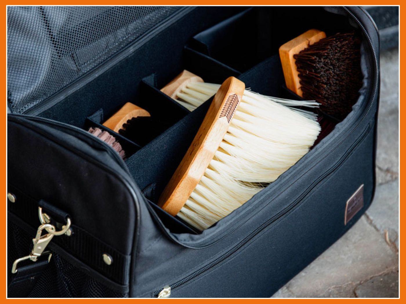 Sac ou boîte de pansage, quelle solution choisir ?