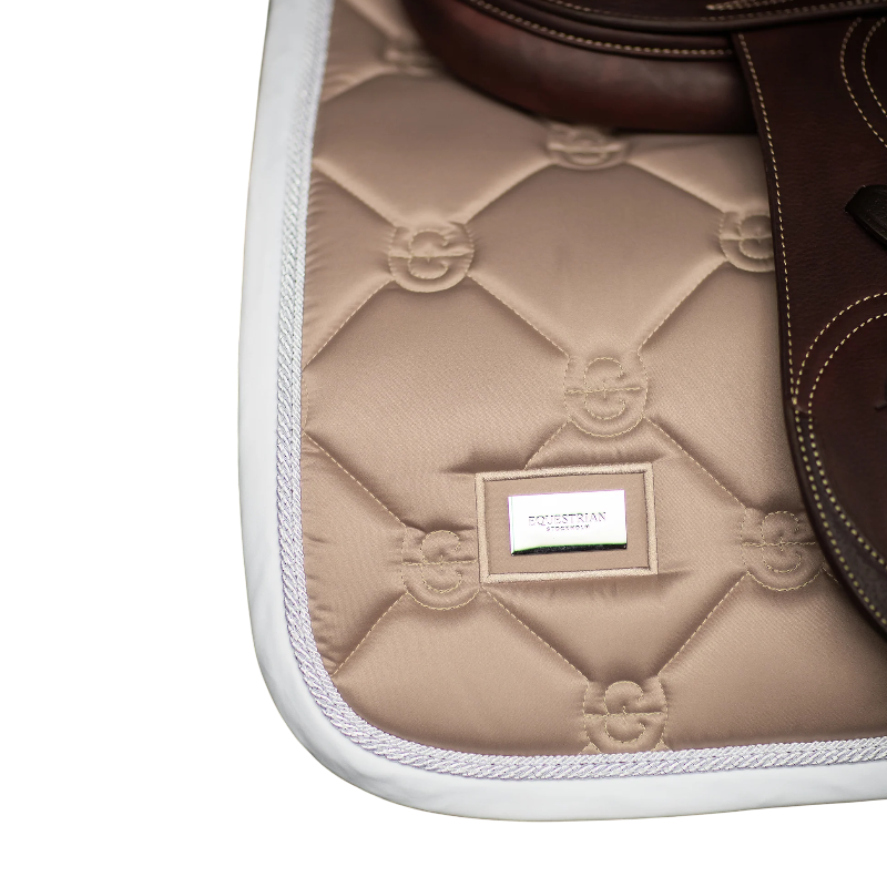 Equestrian Stockholm - Zadeldek Sand | - Ohlala