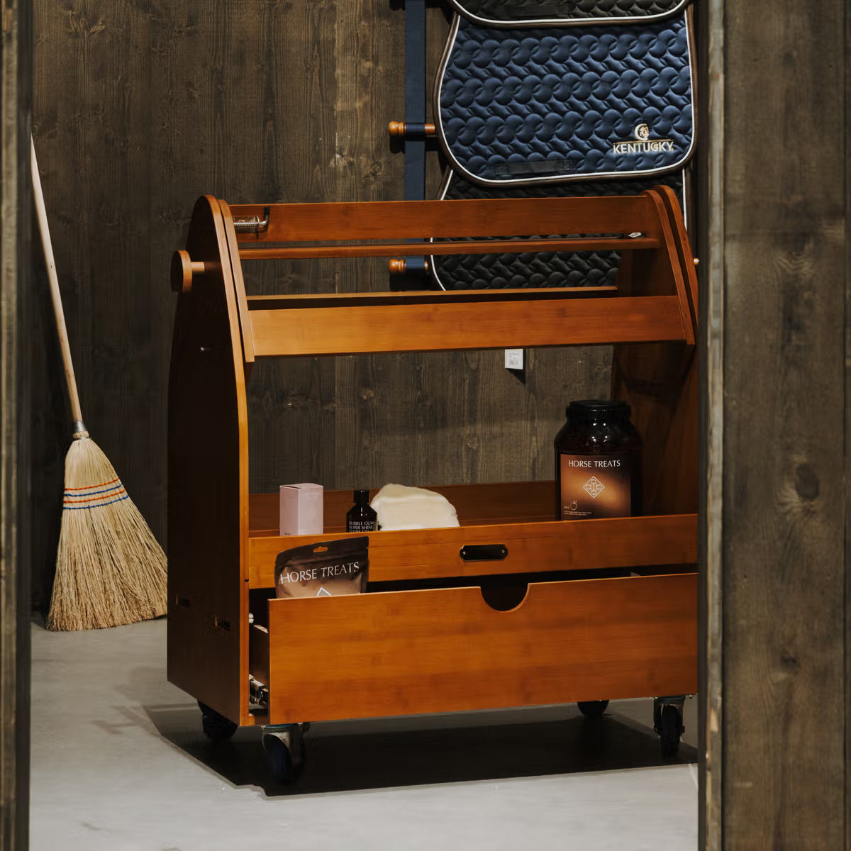 Grooming Deluxe - Zadelwagen bamboe bruin