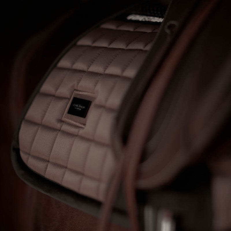 Equestrian Stockholm - Tapis de selle Sportive Mocha marron | - Ohlala