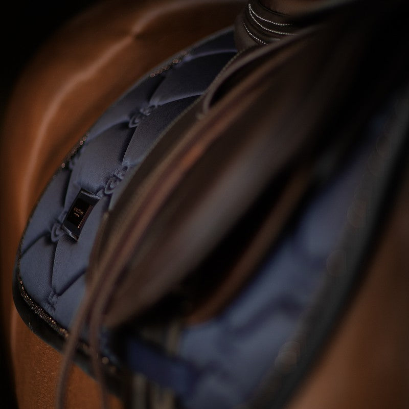 Equestrian Stockholm - Tapis de selle Dark Ocean marine | - Ohlala