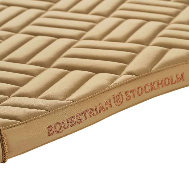 Equestrian Stockholm - Zadeldek Modern midsummer glow | - Ohlala