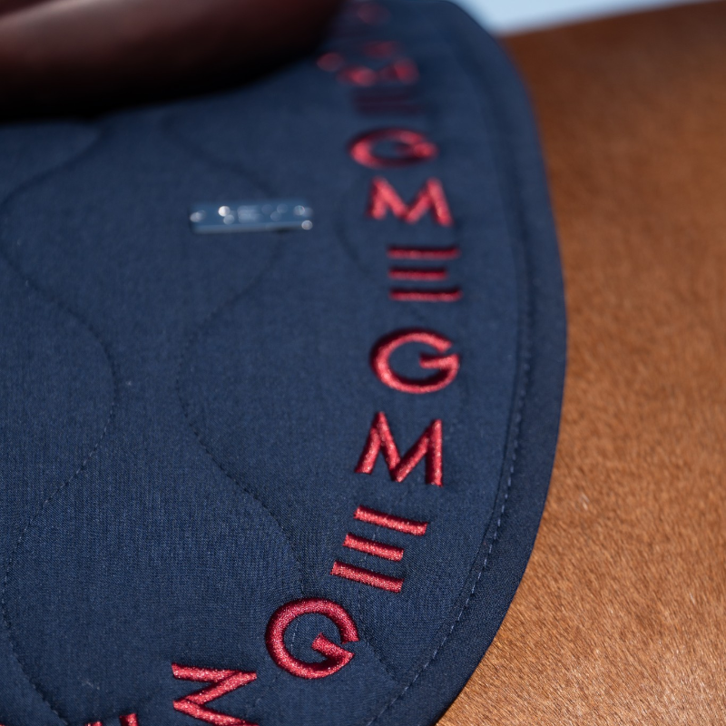 GEM - Tapis de selle Essentiel marine/ logo bordeaux