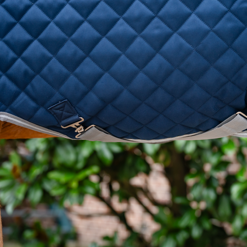 Horseware - Couverture de box Amigo Quilted Stable Plus marine/ titanium grey/ argent 200g | - Ohlala