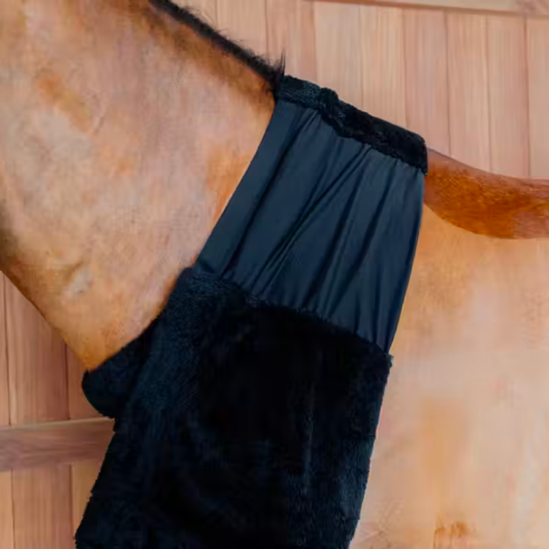 Kentucky Horsewear - Protège poitrail noir | - Ohlala