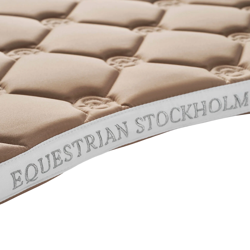 Equestrian Stockholm - Zadeldek Sand | - Ohlala