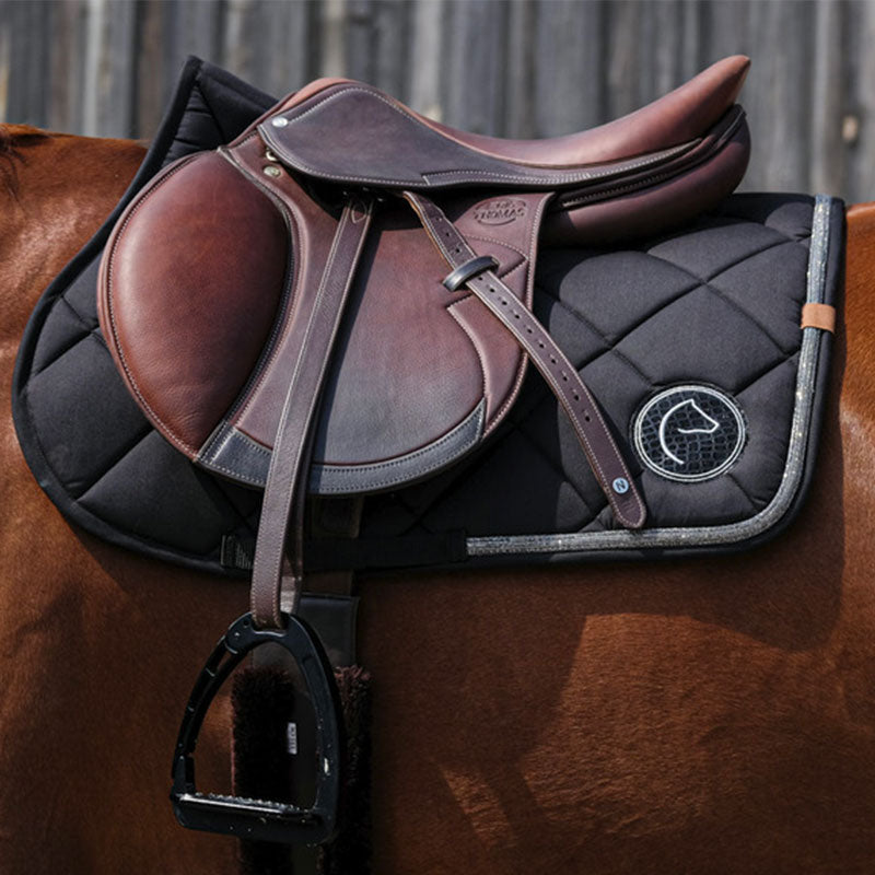 Equithème - Tapis de selle Badge 2.0 noir | - Ohlala