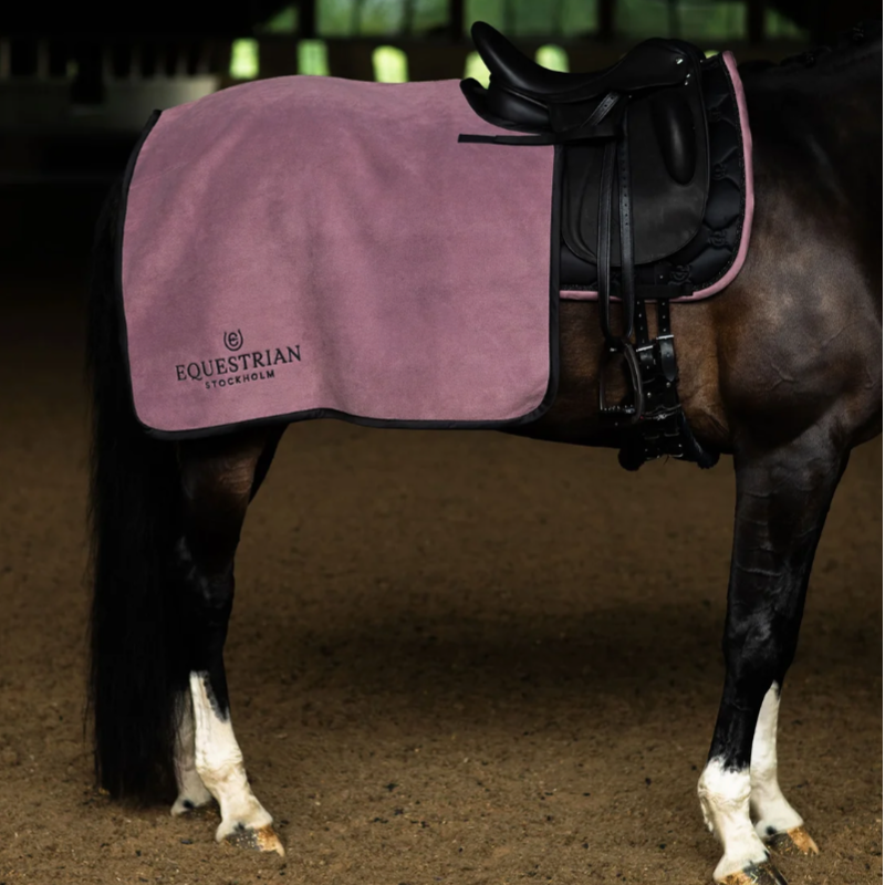 Equestrian Stockholm - Couvre-reins polaire carré Heavy Fleece Black Blush rose