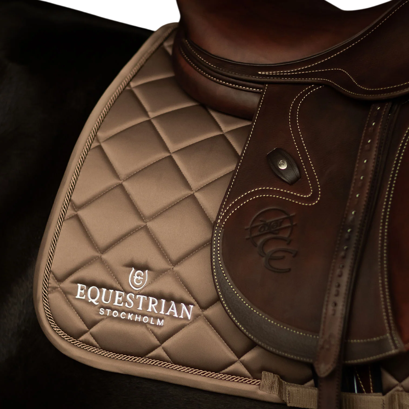 Equestrian Stockholm - Tapis de selle Line champagne | - Ohlala