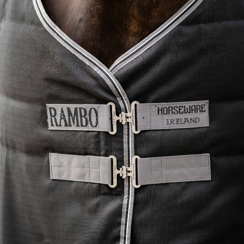 Horseware - Couverture de box Rambo noir/ thunderstorm grey/ argent 200g