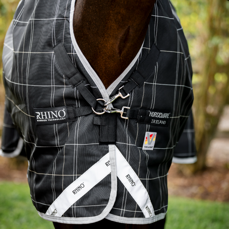 Horseware - Couverture d'extérieur Rhino Wug Turnout VL noir/ gris/ blanc à carreaux 450g | - Ohlala