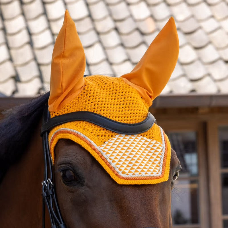 Kentucky Horsewear - Bonnet pour chevaux Wellington Velvet Printing flags orange