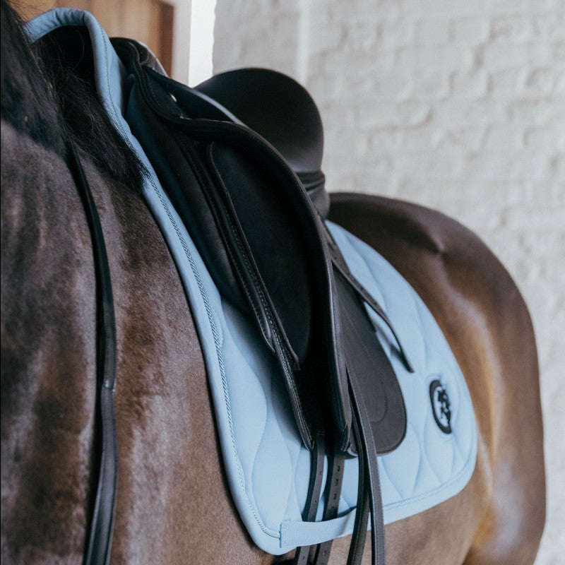 Kentucky Horsewear - Tapis de dressage Wave 3D logo bleu clair | - Ohlala