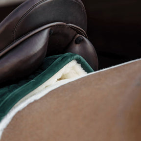 Kentucky Horsewear - Tapis de dressage Skin Friendly Velvet vert sapin | - Ohlala