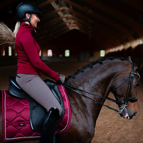 Equestrian Stockholm - Tapis de dressage Bordeaux | - Ohlala