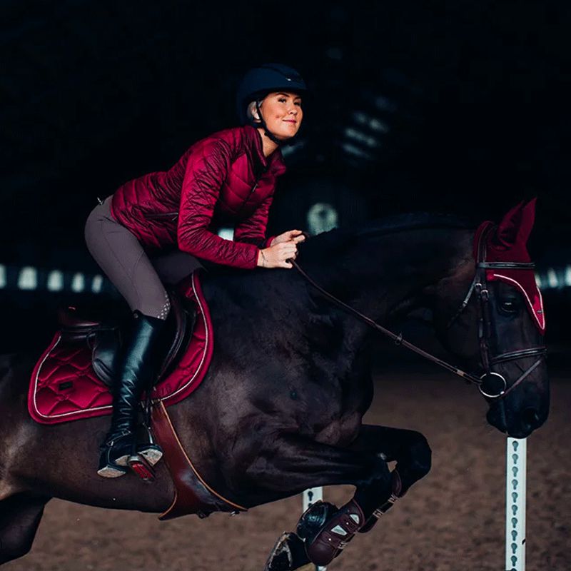 Equestrian Stockholm - Tapis de selle Bordeaux | - Ohlala