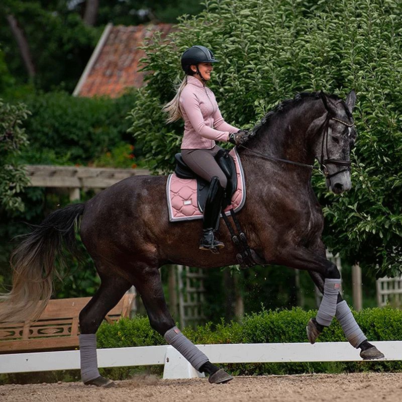 Equestrian Stockholm - Tapis de dressage Pink Pearl | - Ohlala