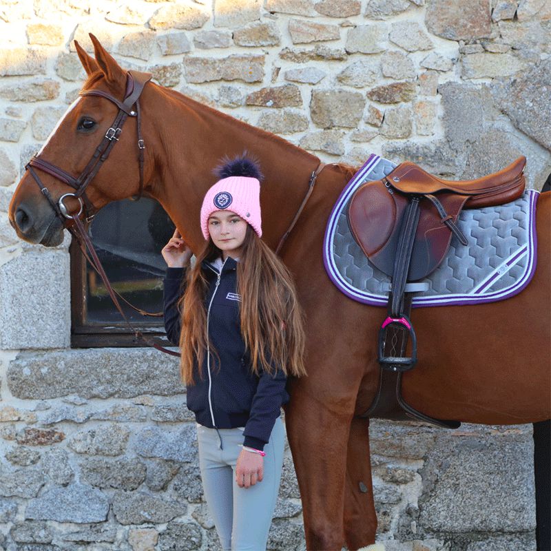 Les poneys de Zoé - Tapis de selle #Ponyboom gris/ violet | - Ohlala