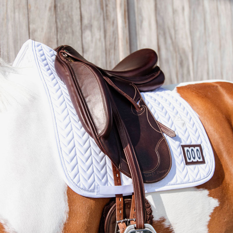 Kentucky Horsewear - Tapis de dressage fishbone blanc avec numéros | - Ohlala